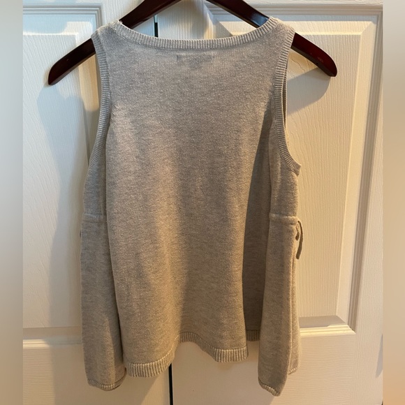 American Eagle Bell-Sleeve Cold-Shoulder Sweater Light Gray Small - Picture 4 of 7